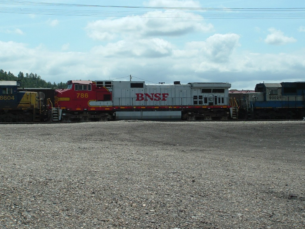 BNSF 786 DASH 9 waiting for outbound crew